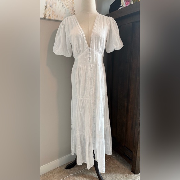 Jessica Simpson Dresses & Skirts - Jessica Simpson White Eyelet Button-Front Maxi Dress with Puff Sleeves- Like New